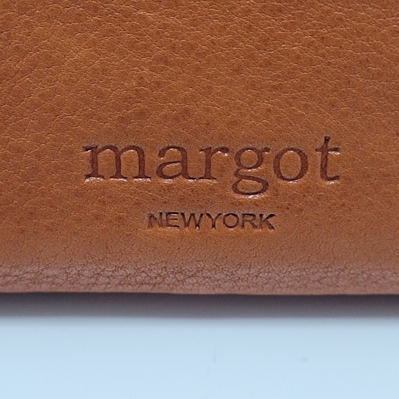 Margot NWT Brown Leather Gabby Single Zip Around Wristlet Wallet - Picture 3 of 15
